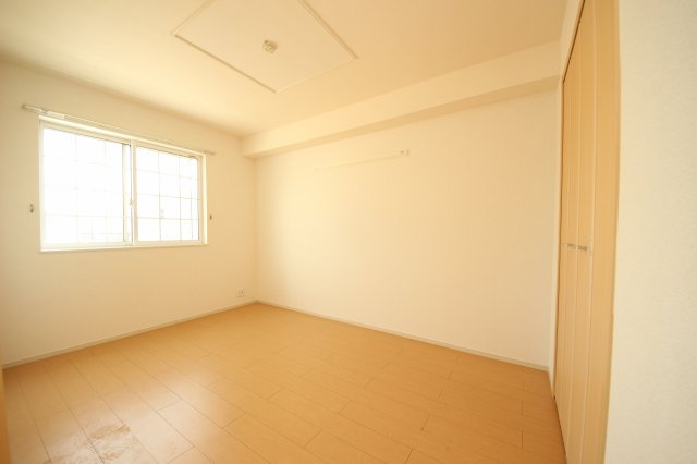 その他部屋・スペース　広くて明るい寝室