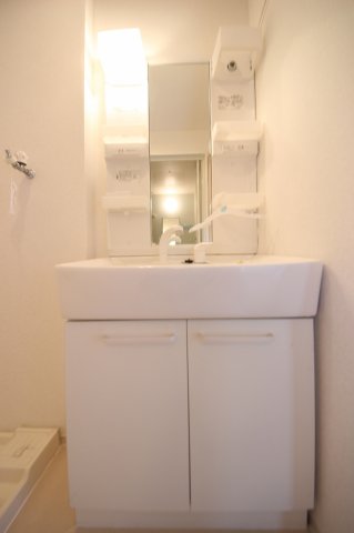 洗面設備　独立洗面台で身支度をすべて済ませてしまいましょう