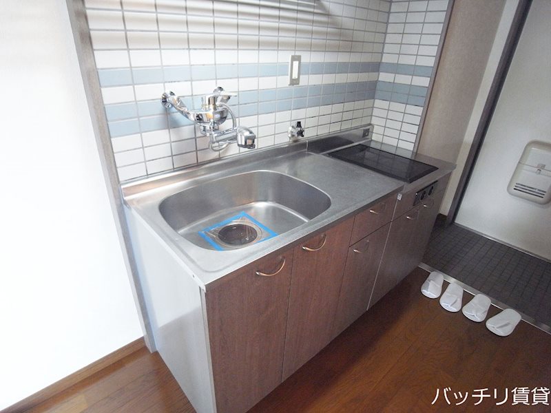 キッチン　別号室写真の為現況を優先致します