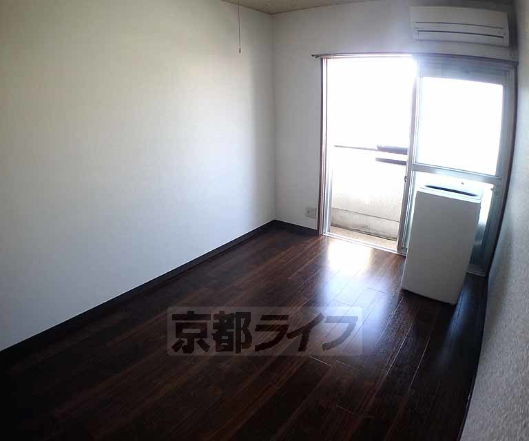 居室・リビング　フローリングで綺麗です