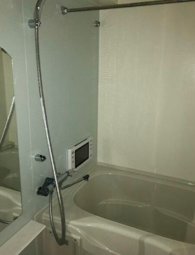 バス・シャワールーム　コンパクトで使いやすいお風呂です