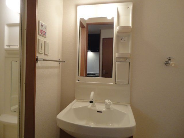 洗面設備　使いやすい洗面所です