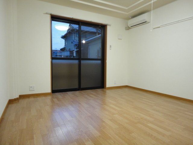 居室・リビング　こちらの居間で趣味の時間をお楽しみください