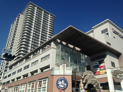 ショッピングセンター　ヨコハマシーナリータワーらびすた新杉田（ショッピングセンター）まで412m