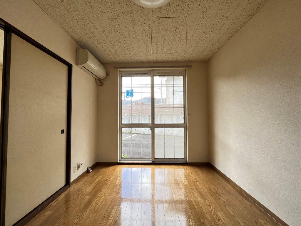 CENTURYイセキの居間写真