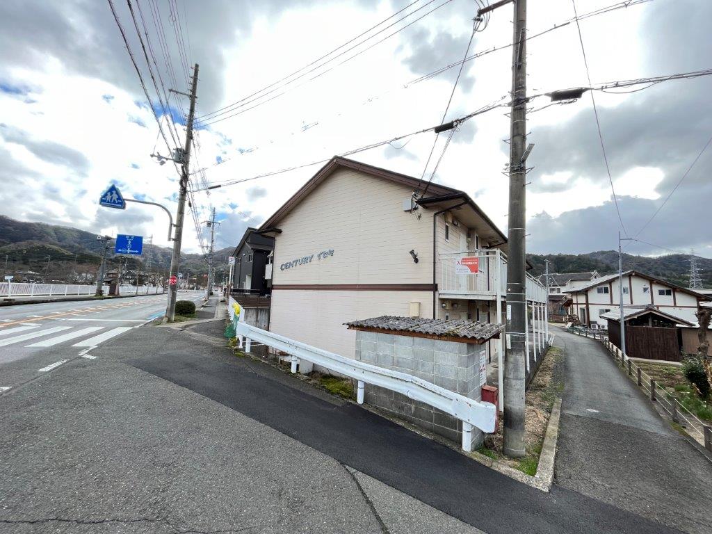 CENTURYイセキの外観写真