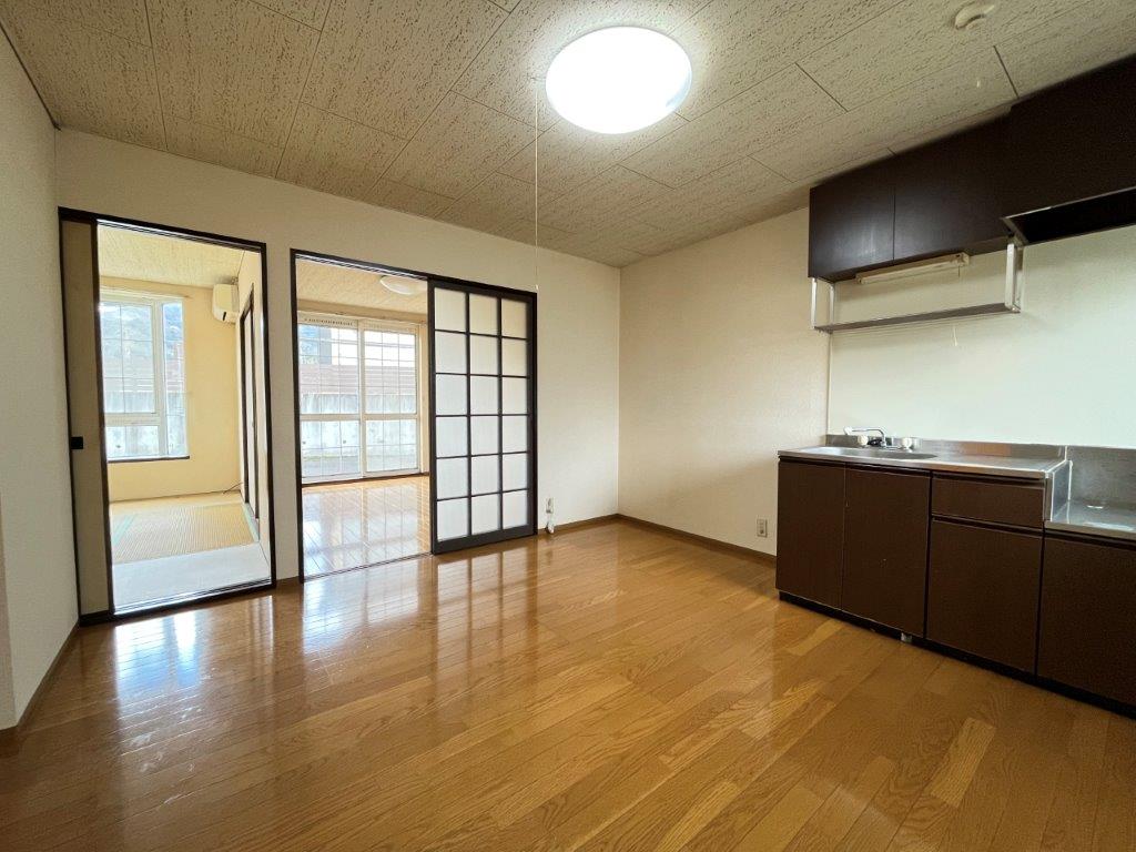 CENTURYイセキの居間写真