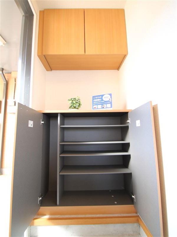 玄関　シューズボックスは二段！