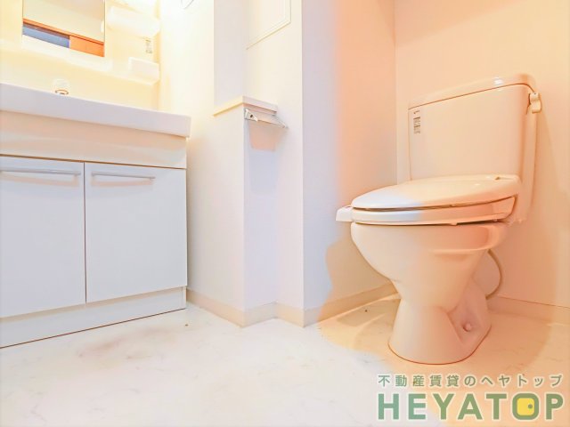 トイレ　温水洗浄便座（同仕様写真）