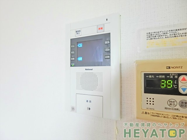 セキュリティ　不意の訪問もモニター付きドアホンで安心確認（同仕様写真）