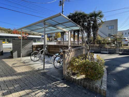 建物外観　駐輪場