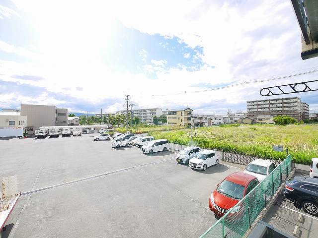 バルコニー　こちらに洗濯物が干せます。