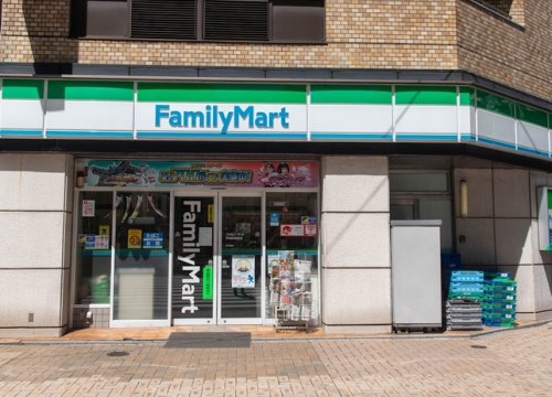 コンビニ　ファミリーマート 茅場町駅東店（コンビニ）まで74m