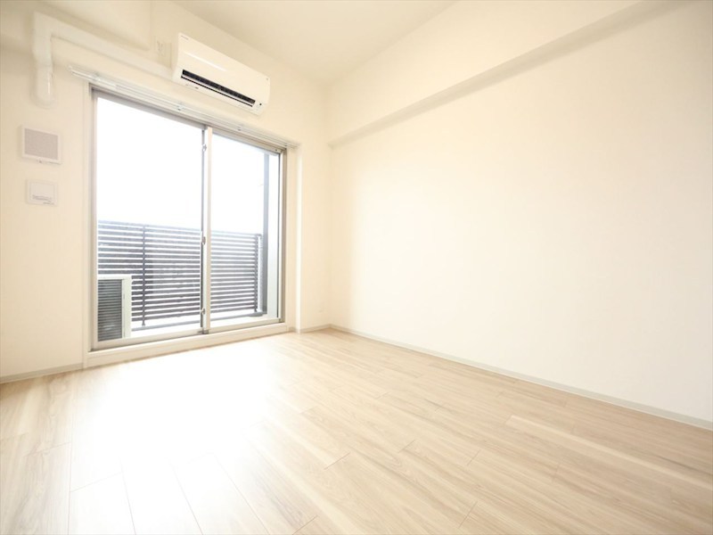 バルコニー　洋室7.6帖　エアコン完備　バルコニー　同仕様写真