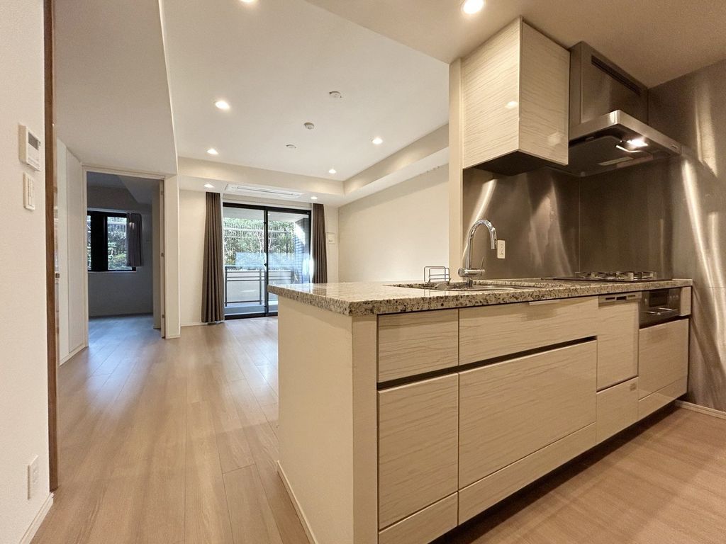 キッチン　オープンキッチン　LDを見渡せます。