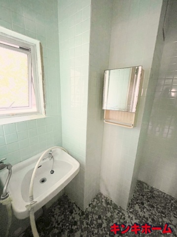 洗面設備　写真は別のお部屋のものでございます。