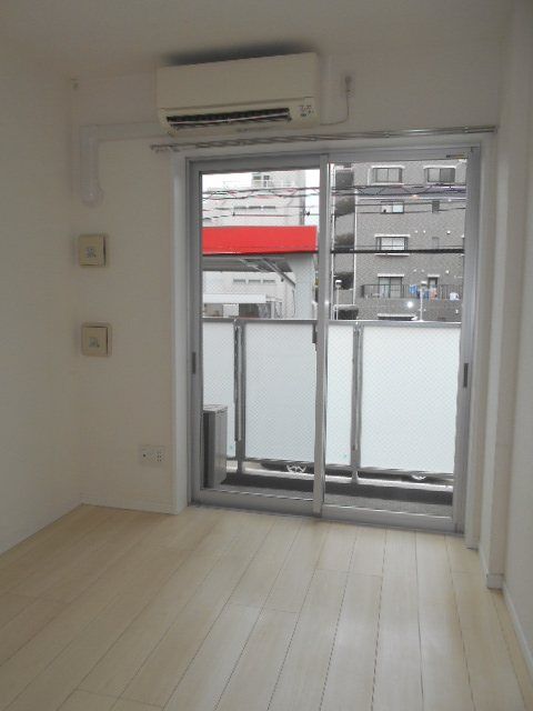 居室・リビング　☆明るい洋室☆