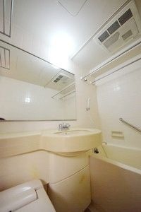 バス・シャワールーム　※別部屋　参考写真