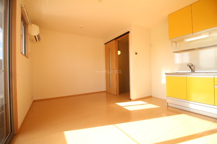 居室・リビング　別部屋写真使用