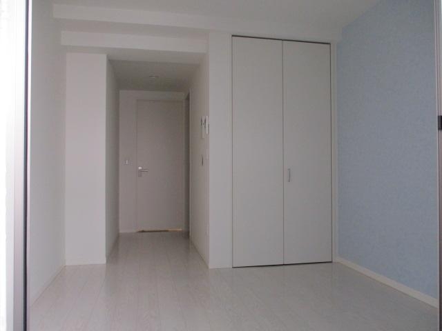 居室・リビング　フローリングの色がいいでしょ。ピカピカしています。