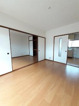 居室・リビング　室内