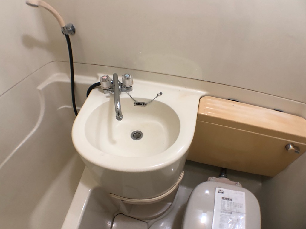 洗面設備　浴室内に洗面台付き！