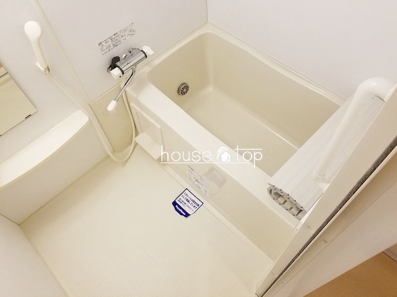 バス・シャワールーム　ワイドな浴槽なのでゆったりと入浴出来ます♪