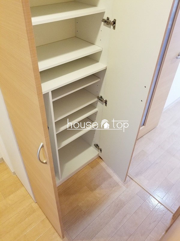 玄関　シューズボックス完備！！