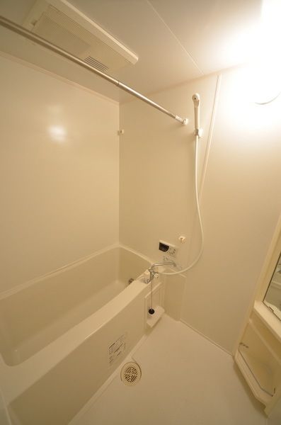 バス・シャワールーム　☆浴室乾燥・追い焚き有り☆