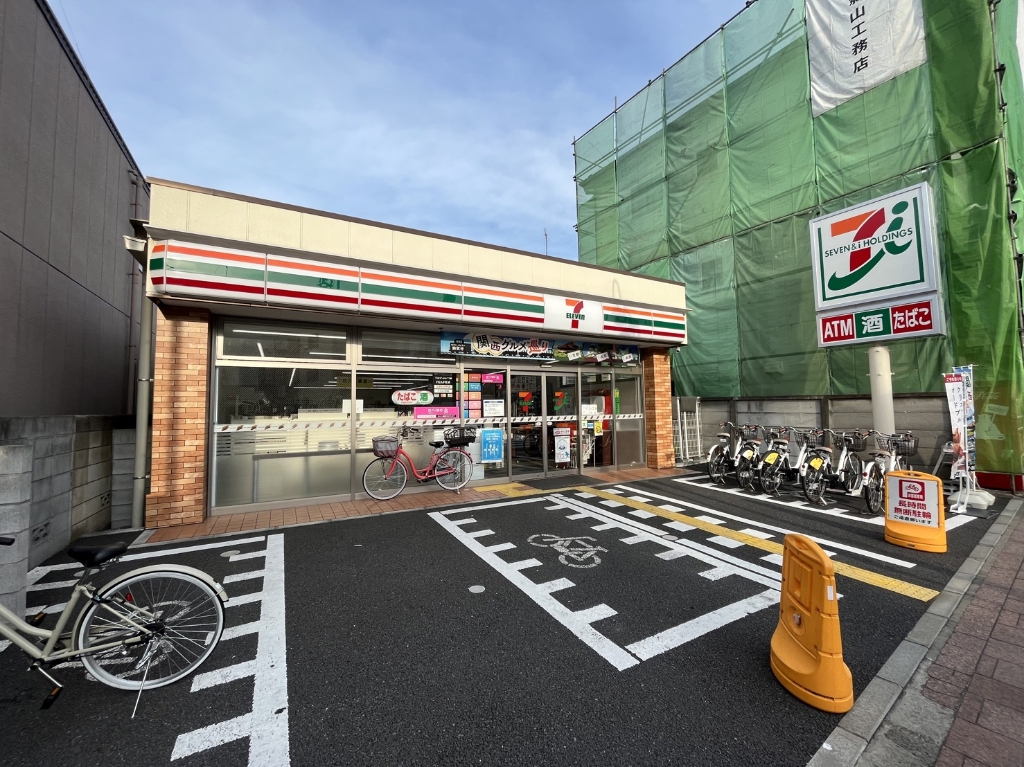 コンビニ　セブンイレブン 足立竹ノ塚駅西店（コンビニ）まで154m