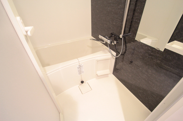 バス・シャワールーム　※同間取の別室のお写真です。