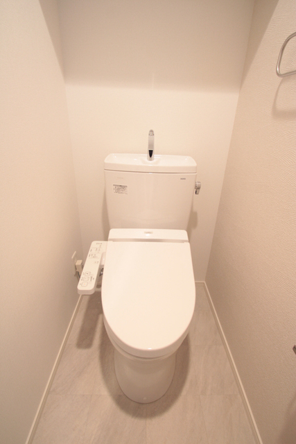 トイレ　※同間取の別室のお写真です。