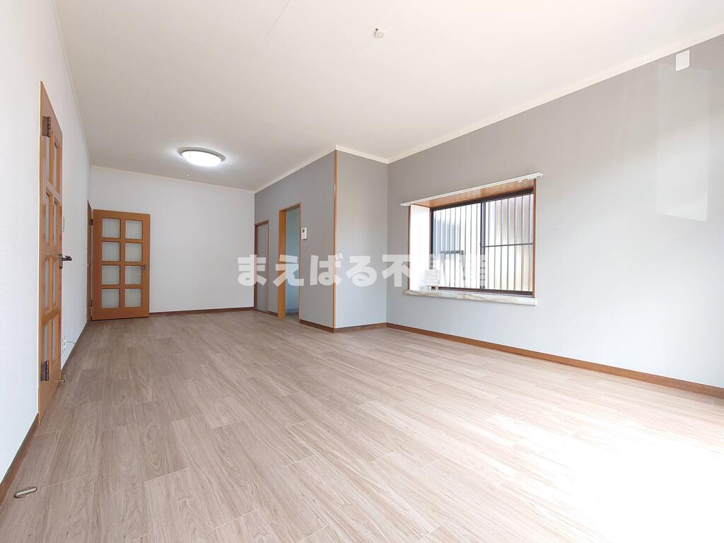 居室・リビング　広いリビングスペース