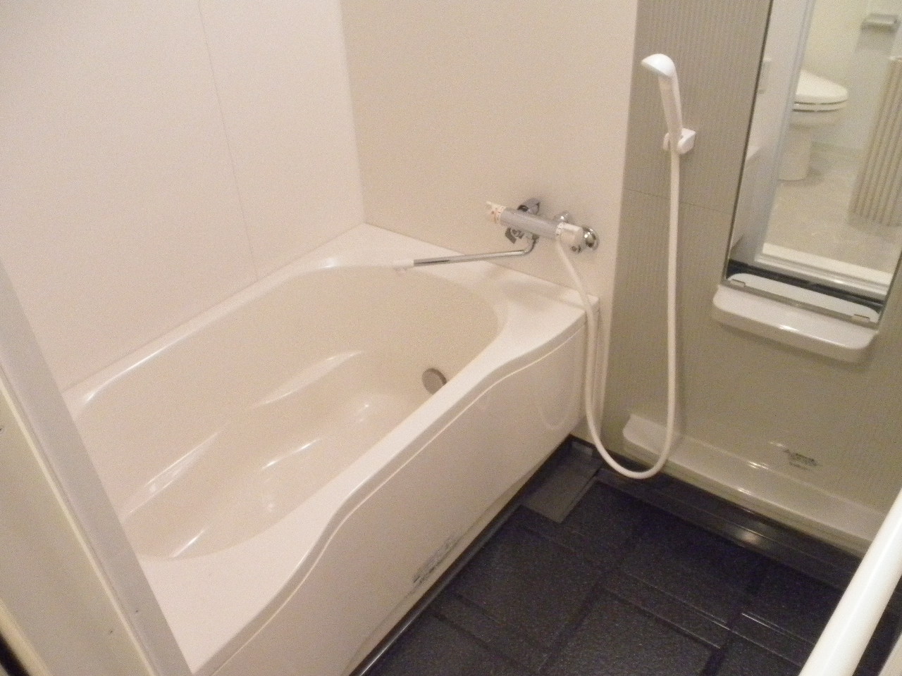 バス・シャワールーム　浴室乾燥・追い焚き機能付き