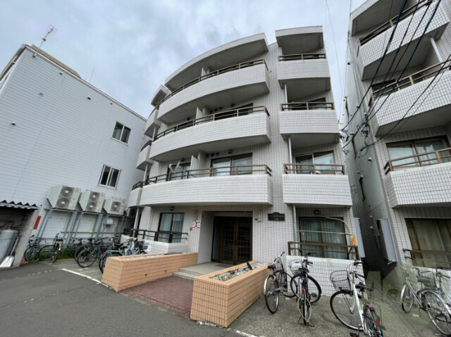 建物外観　札幌市北区北２１条西「ツインビルいとう１号館」