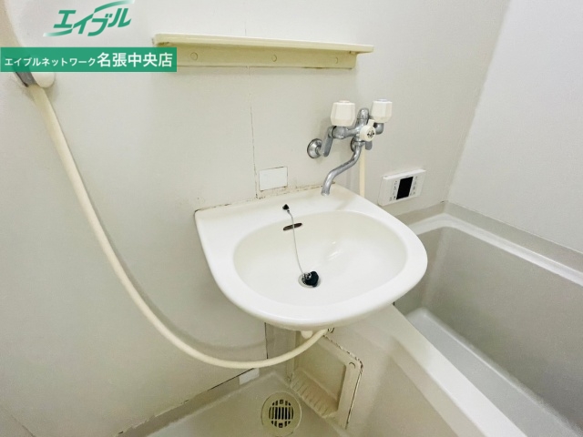 バス・シャワールーム　同物件・別室の写真です。