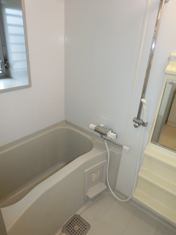 バス・シャワールーム　※同マンション別部屋の写真となります。