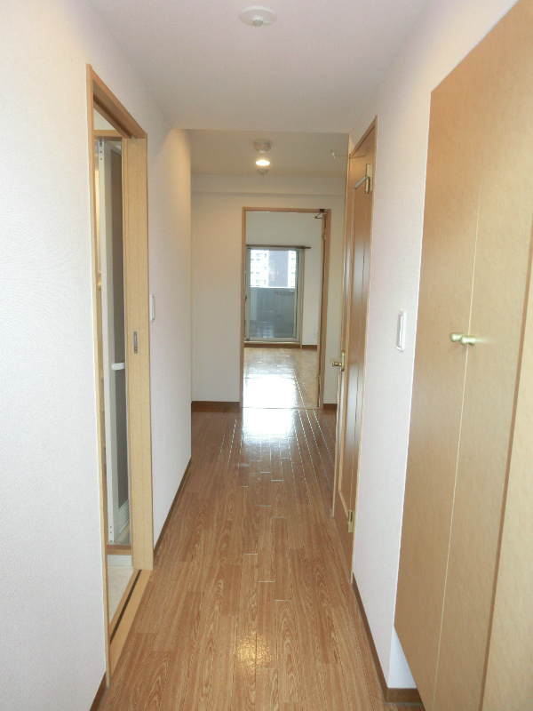 玄関　※同マンション別部屋の写真となります。