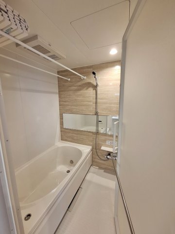 バス・シャワールーム　★浴室一坪サイズ♪追焚・浴室乾燥機付きバス★
