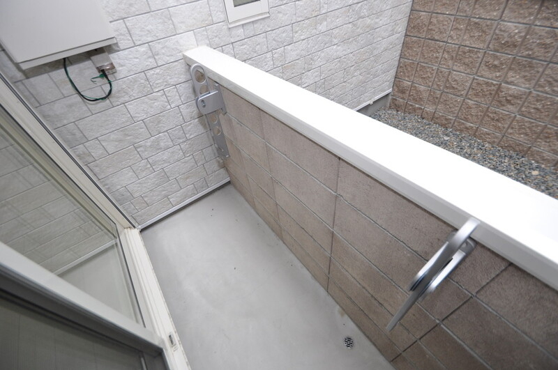 バルコニー　単身さんには十分なベランダ。日当たり、風通し共に良好です。