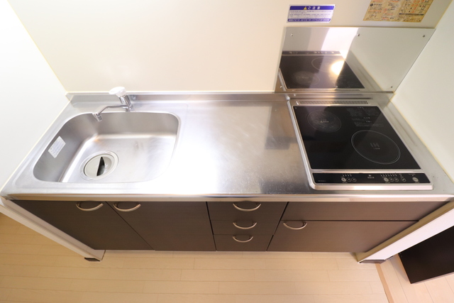 キッチン　ＩＨコンロ１口＆ラジエントヒーター１口付