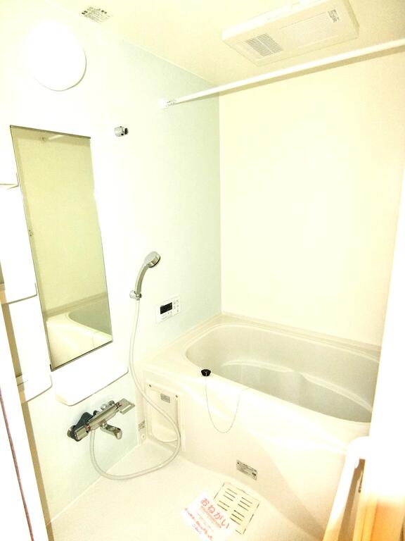 バス・シャワールーム　同型物件の写真、配色に違いあり