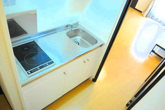 キッチン　便利な2口の電熱コンロ