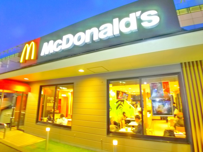 飲食店　マクドナルド（飲食店）まで680m