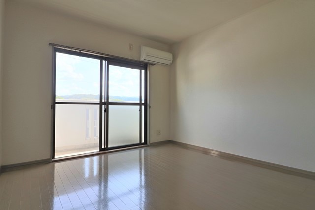 居室・リビング　7.6帖の洋室