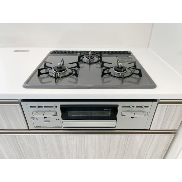 キッチン　３口ガスコンロ・グリル付き