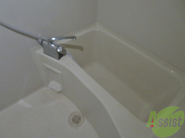 バス・シャワールーム　こちらはお風呂。一日の疲れをここで癒してください。