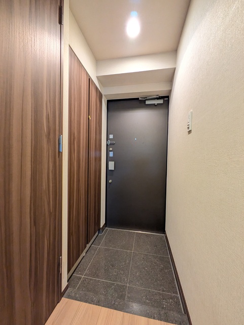 玄関　広々とした玄関スペース♪　※クリーニング前の写真です※
