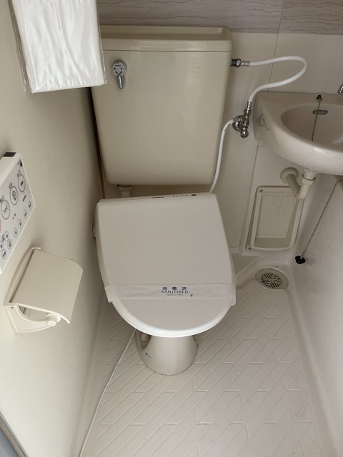 トイレ　同物件別号室のものです。