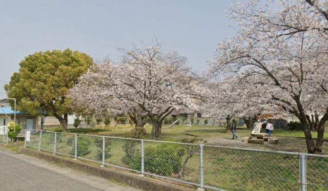 公園　中津公園（公園）まで740m